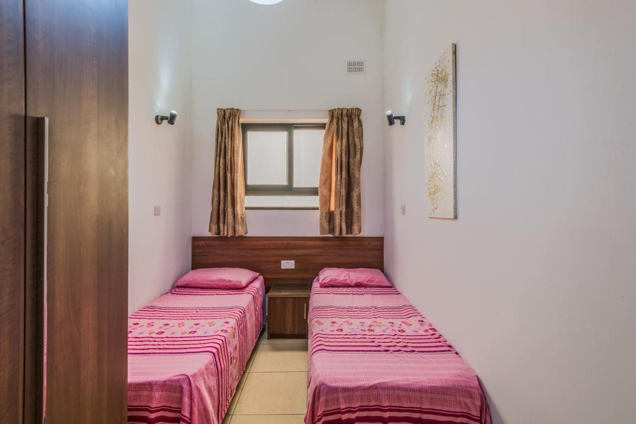 Blue Harbour 2 Bedroom Seafront Apartments With Large Terrace With Spectacular Sea Views - By Getawaysmalta St Paul's Bay Zewnętrze zdjęcie